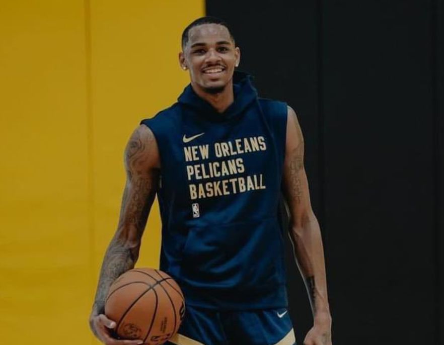 在居勒尔身 在居勒尔身